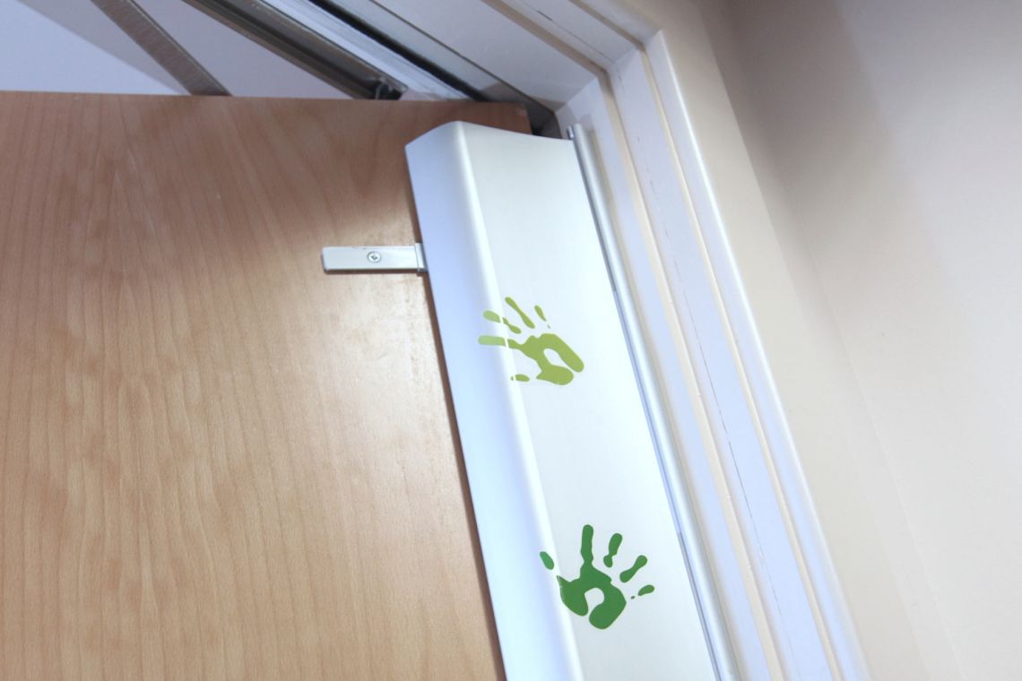 Extreme Duty Finger Guard (Alufast) - Safehinge EN-US