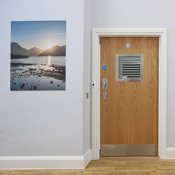 Training: Anti-barricade doorset