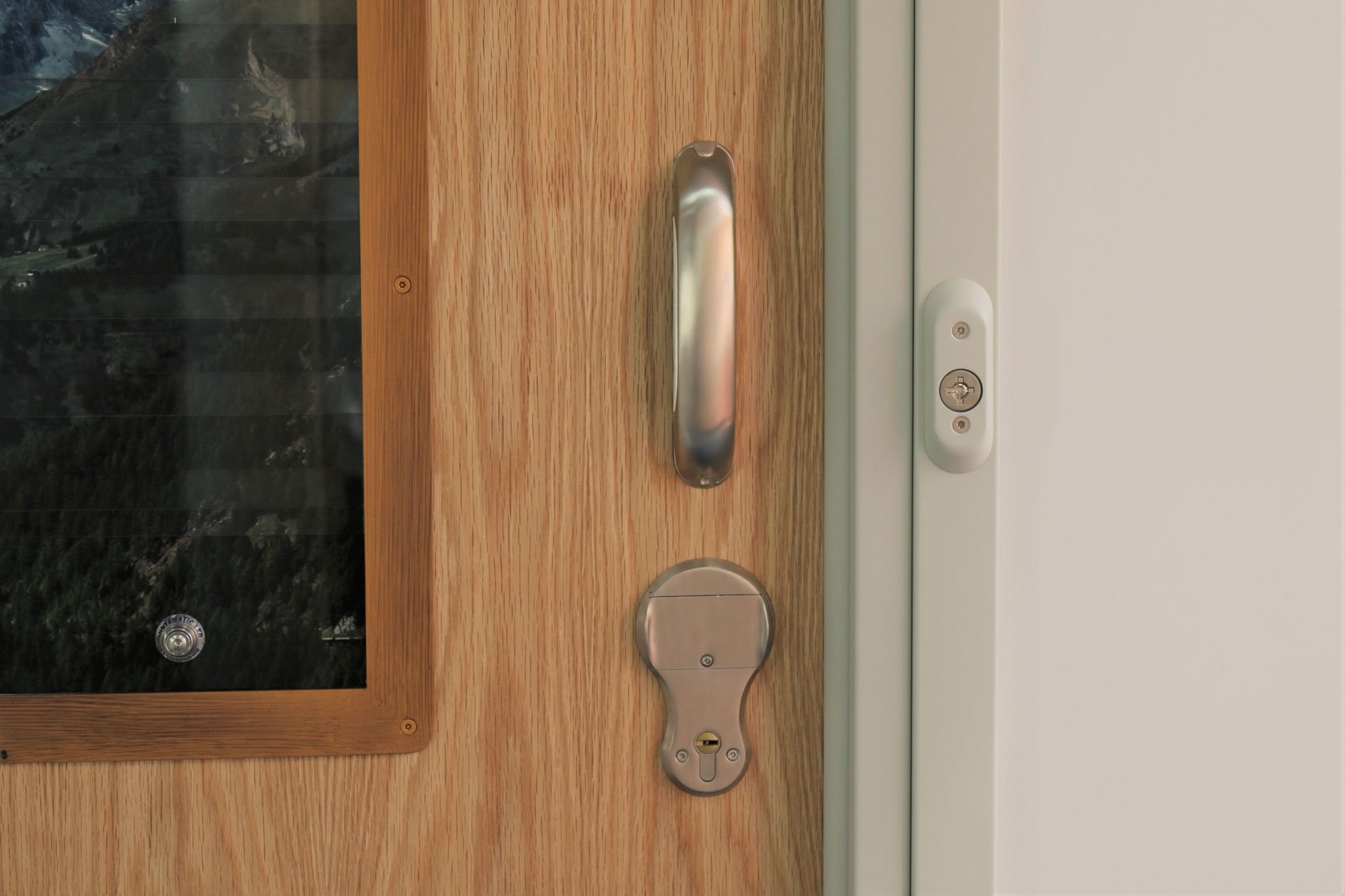 Mechanical lock with Suregrip handle