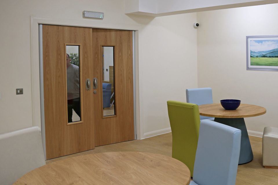 Corridor doorset
