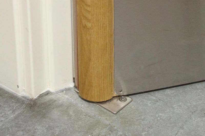 Concealed door closer 