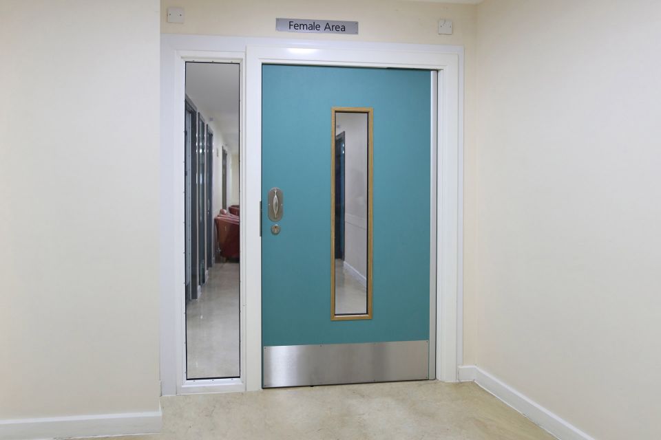 Corridor doorset