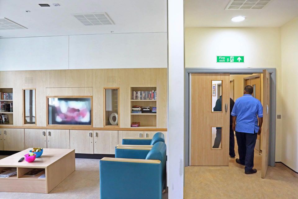 Corridor doorset