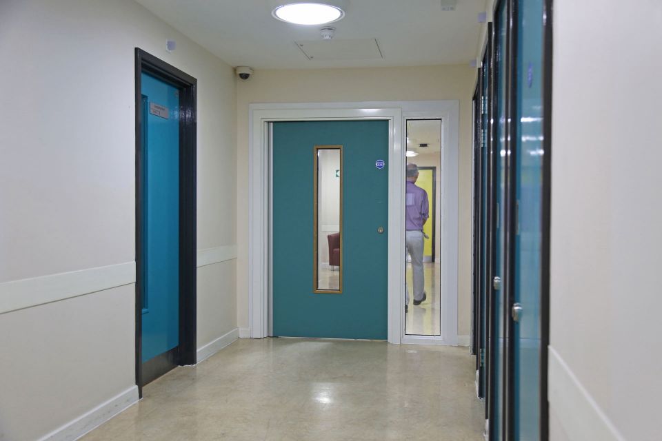 Corridor doorset