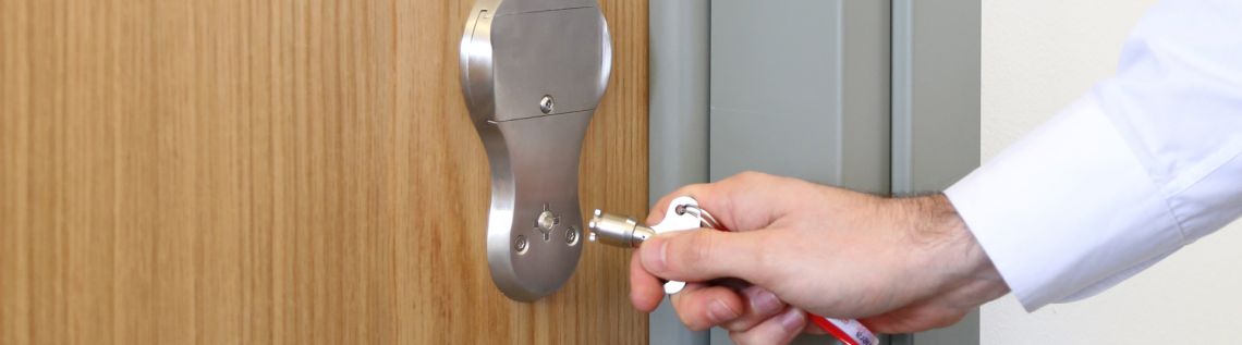 46 - BEDROOM LOCKSET
