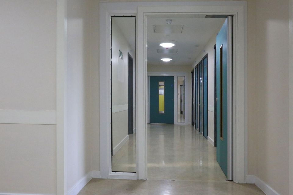 Corridor doorset