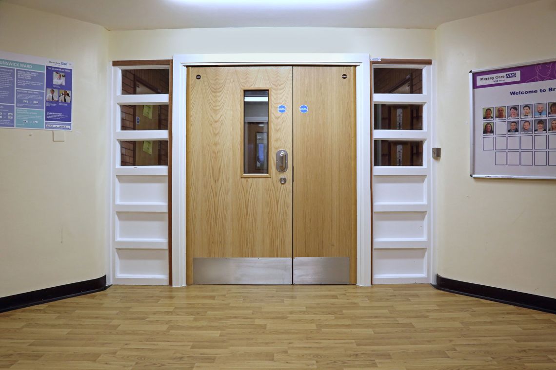 Corridor doorset