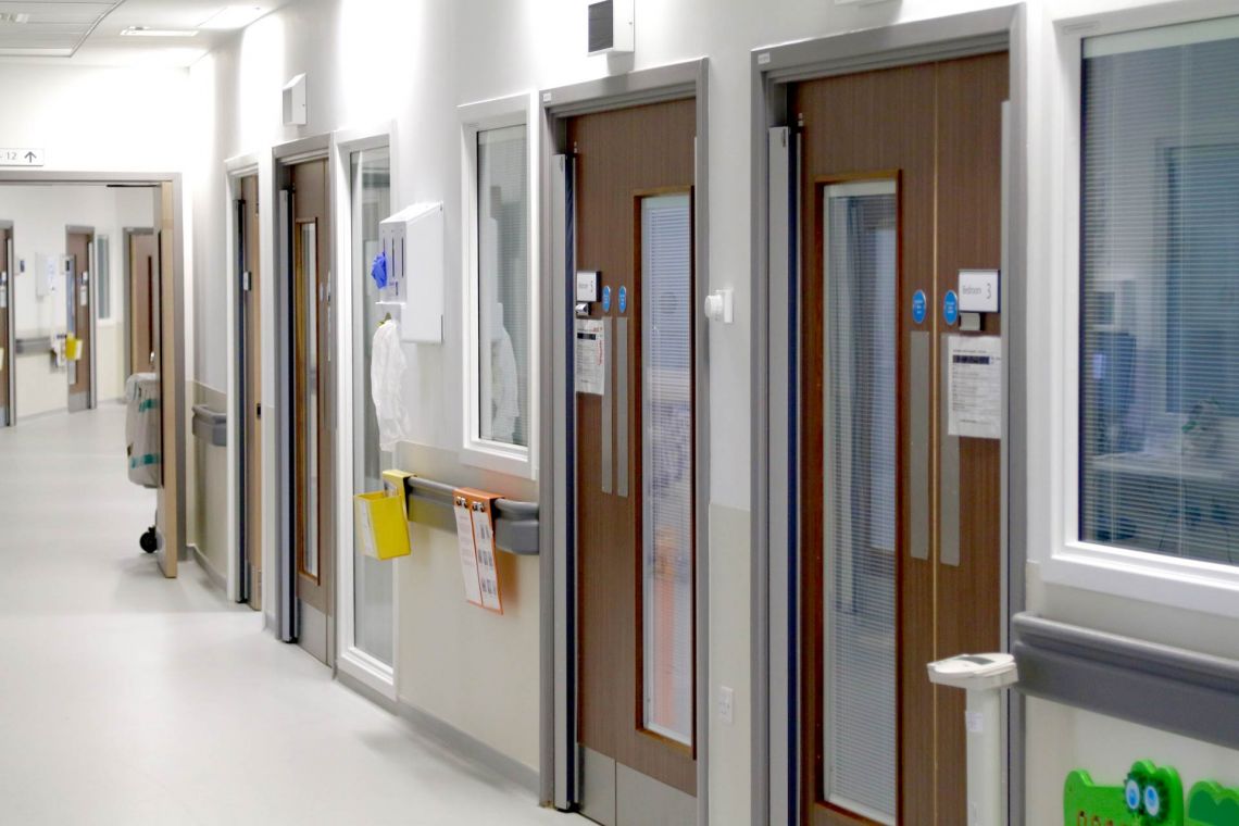 Paediatric unit: Ejecting wandering fingers