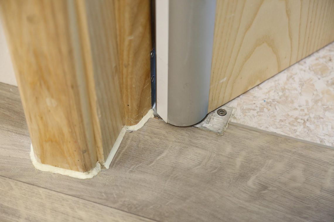 Anti-barricade pivot system (Surehinge)  
