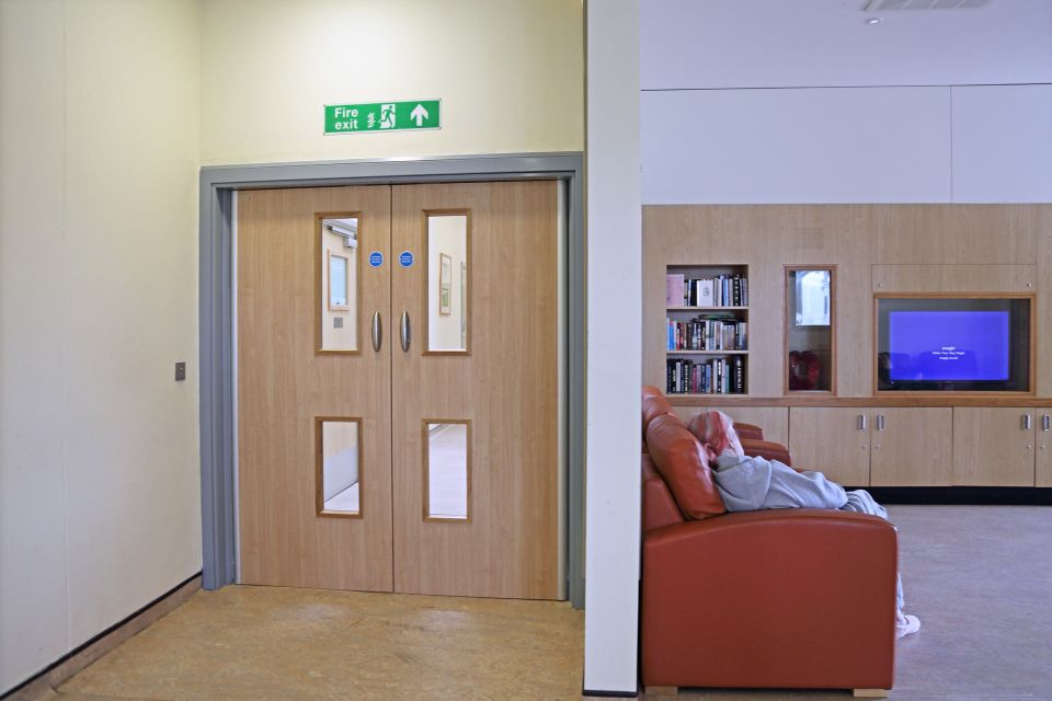 Corridor doorset