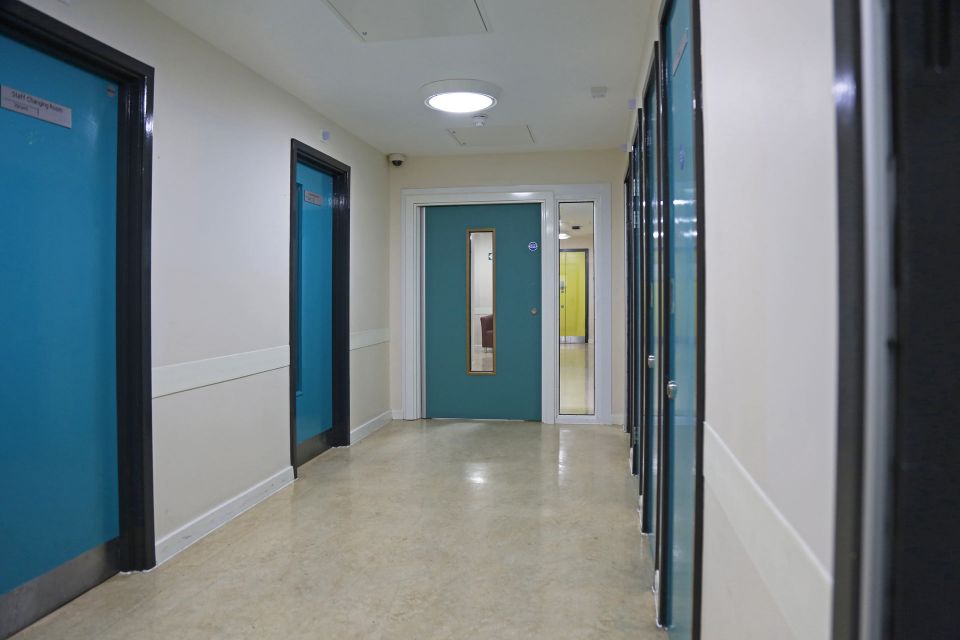 Corridor doorset
