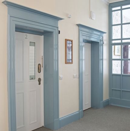 Two_Doors_White_Blue_02