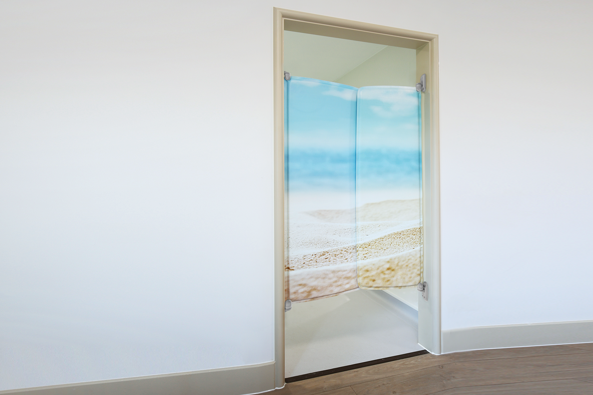 en-suite-door-beach