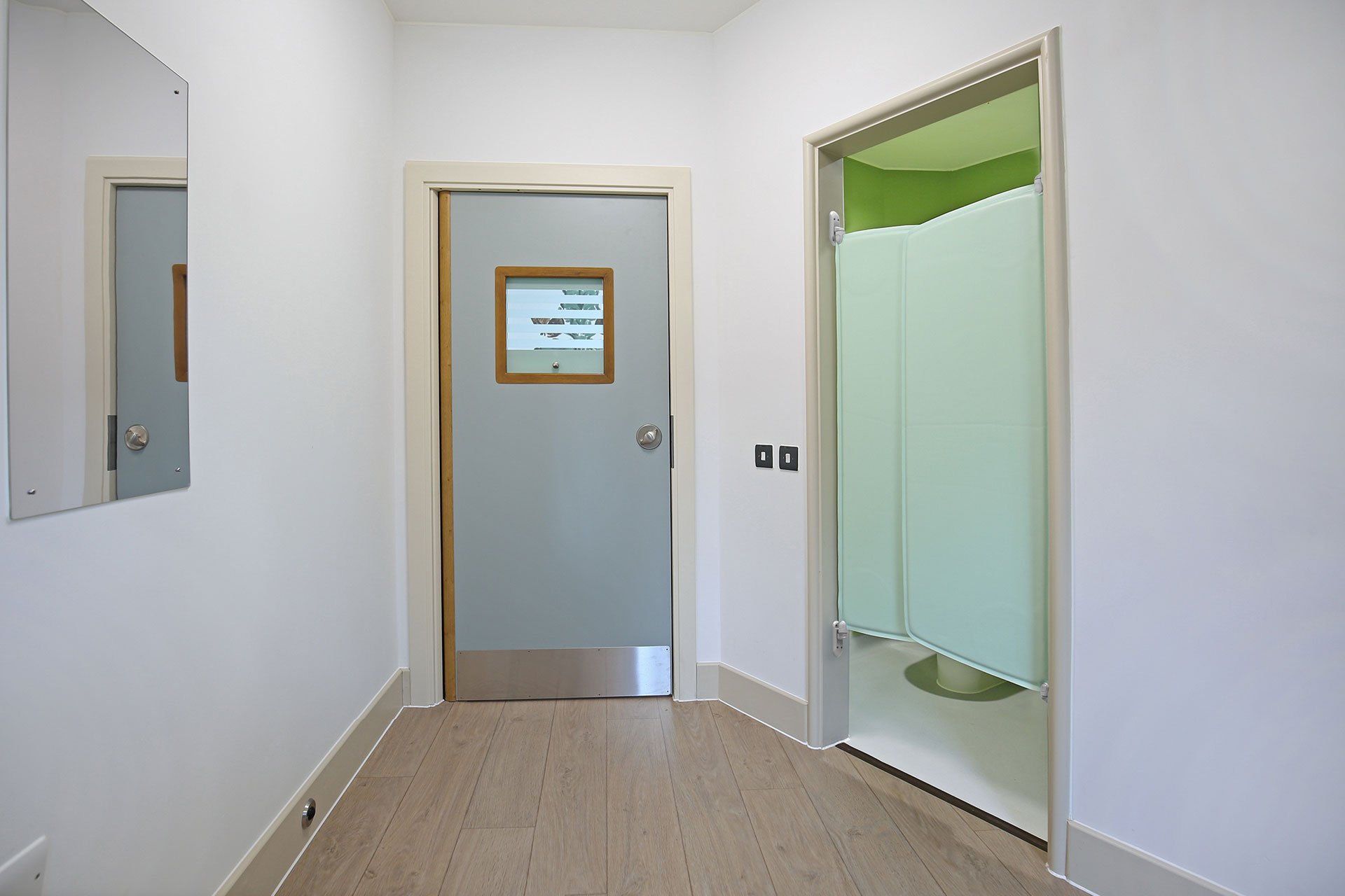 en-suite-door-green